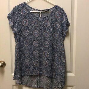 Hello to this cute little navy blue and pink hi low top!  Size XL